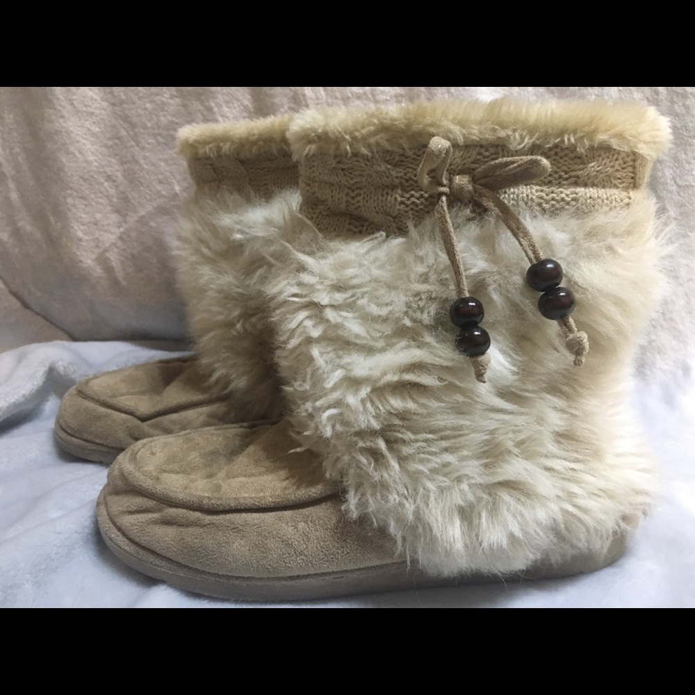 WKND BLOWOUT Dr. Scholl’s Warm fuzzy boots in a
